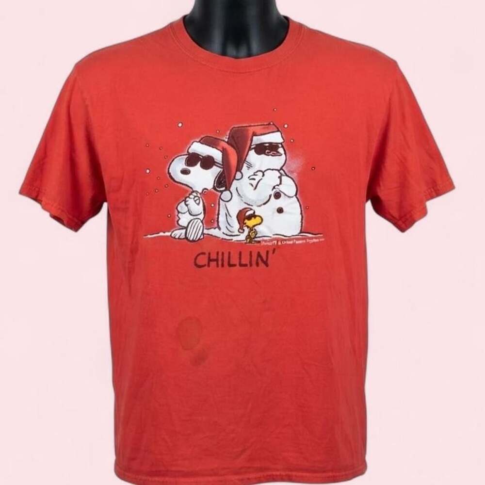 Gildan Peanuts Snoopy Chillin Christmas T-Shirt
